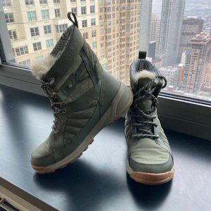 Columbia Meadows Shorty Omni-Heat Winter Boot - Waterproof/Warm